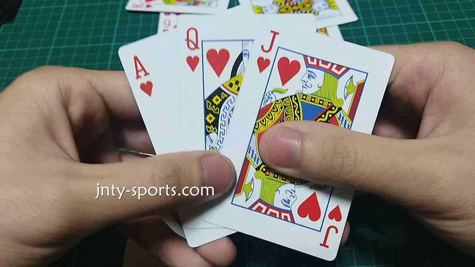 在大发体育快速玩起棋牌游戏《越南扑克》经典比大小